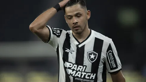 Óscar Romero durante confronto contra o Athletico-PR no Brasileirão 2024.