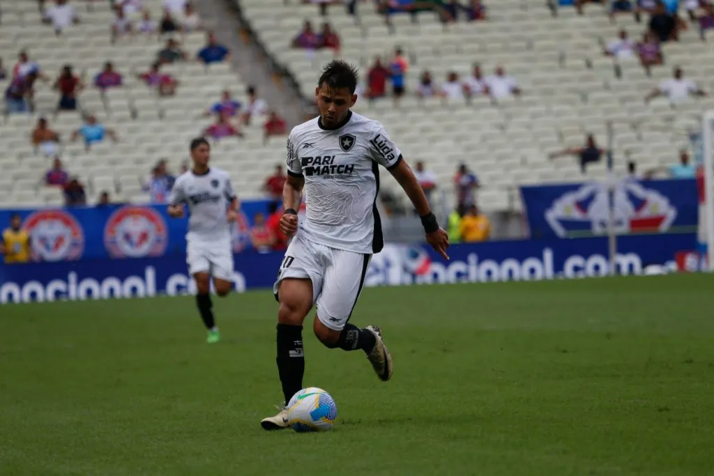 Óscar Romero durante partida contra o Fortaleza no Campeonato Brasileiro de 2024. Foto: Baggio Rodrigues/AGIF