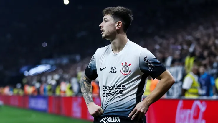 SP - SAO PAULO - 24/09/2024 - COPA SUL-AMERICANA 2024, CORINTHIANS X FORTALEZA - Rodrigo Garro jogador do Corinthians durante partida contra o Fortaleza no estadio Arena Corinthians pelo campeonato Copa Sul-Americana 2024. Foto: Marco Miatelo/AGIF