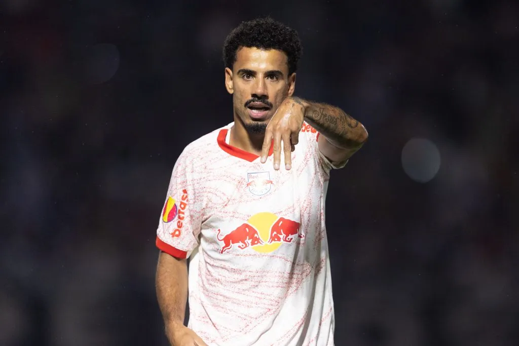 Lucas Evangelista comemorando gol durante partida contra o Corinthians no Campeonato Paulista de 2025. Foto: Diogo Reis/AGIF