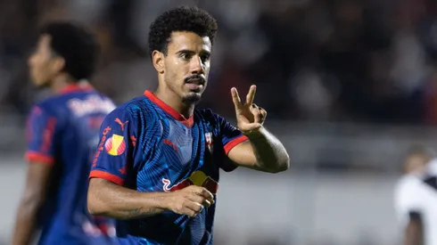 SP – CAMPINAS – 23/02/2025 – PAULISTA 2025, PONTE PRETA X BRAGANTINO – Lucas Evangelista jogador do Bragantino comemora seu gol durante partida contra o Ponte Preta no estadio Moises Lucarelli pelo campeonato Paulista 2025. Foto: Diogo Reis/AGIF