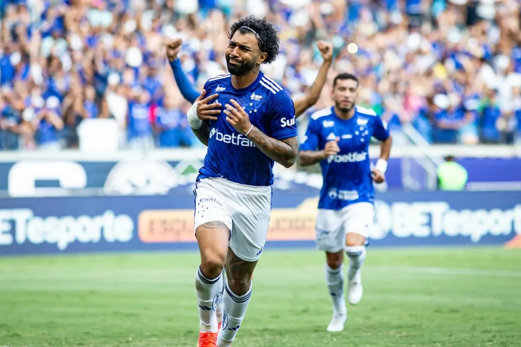 Gabigol comemorando gol durante partida contra o América-MG no Campeonato Mineiro de 2025. Foto: Fernando Moreno/AGIF