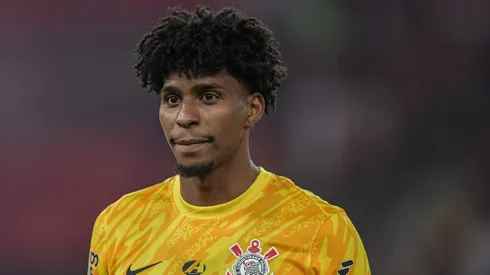 Hugo Souza em partida pelo Corinthians. Foto: Thiago Ribeiro/AGIF
