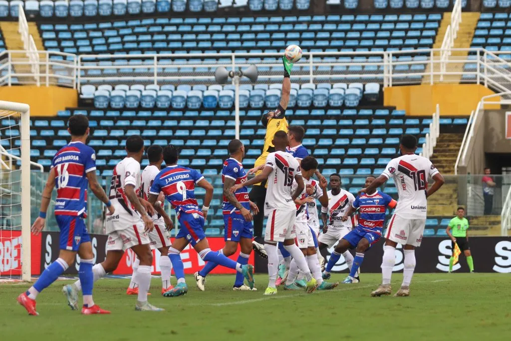 Cavichioli goleiro do Fortaleza durante partida contra o Ferroviario no estadio Presidente Vargas (CE) pelo campeonato Cearense 2025. Foto: Lucas Emanuel/AGIF