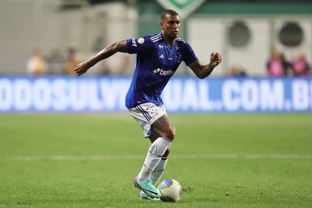 Walace irritou a torcida do Cruzeiro – Foto: Gilson Lobo/AGIF.