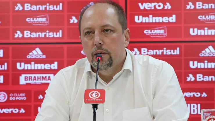 Foto: Ricardo Duarte/Internacional - Alessandro Barcellos durante entrevista coletiva no Internacional.