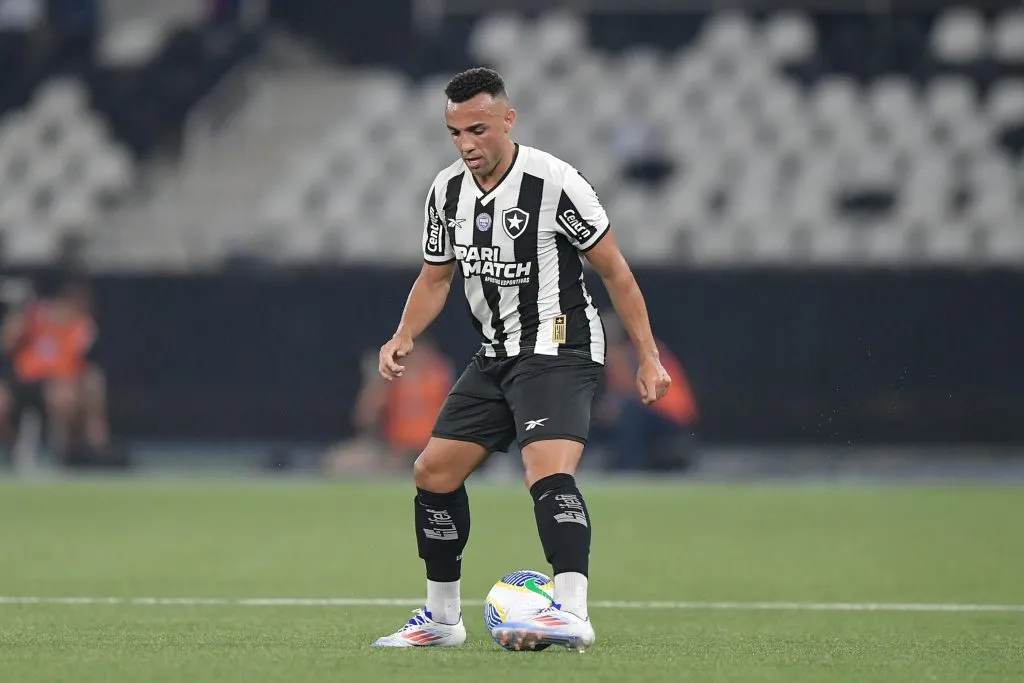 Marçal ficou ofegante na chegada em Quito – Foto: Thiago Ribeiro/AGIF.