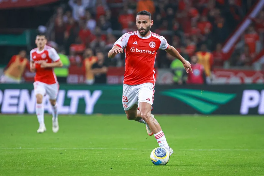 RS – PORTO ALEGRE – 11/09/2024 – BRASILEIRO A 2024, INTERNACIONAL X FORTALEZA – Thiago Maia jogador do Internacional durante partida contra o Fortaleza no estadio Beira-Rio pelo campeonato Brasileiro A 2024. Foto: Maxi Franzoi/AGIF