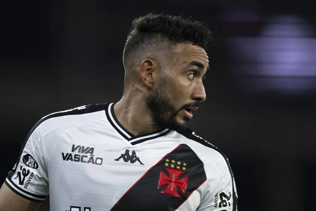 RJ – RIO DE JANEIRO – 01/03/2025 – CARIOCA 2025, VASCO X FLAMENGO – Payet jogador do Vasco durante partida contra o Flamengo no estadio Engenhao pelo campeonato Carioca 2025. Foto: Jorge Rodrigues/AGIF
