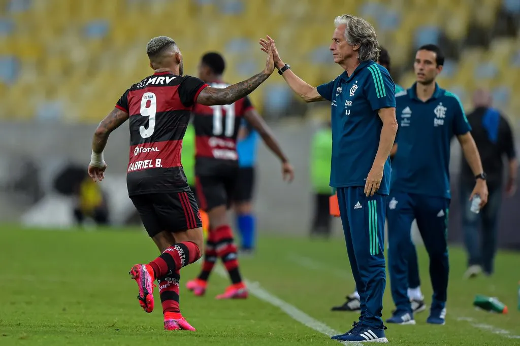 RJ – Rio de Janeiro – 29/02/2020 – Carioca 2020, Cabofriense x Flamengo -Gabigol jogador do Flamengo comemora seu gol com o Tecnico Jorge Jesus durante partida contra o Cabofriense no estadio Maracana pelo campeonato Carioca 2020. Foto: Thiago Ribeiro/AGIF