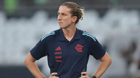 Filipe Luís durante confronto contra o Vasco no Campeonato Carioca de 2025.