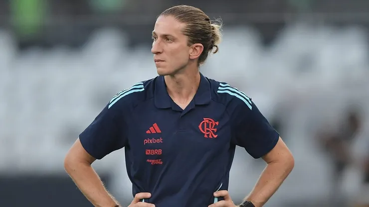 Filipe Luís durante confronto contra o Vasco no Campeonato Carioca de 2025.