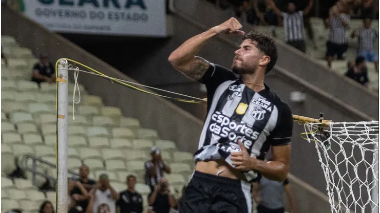 Pedro Raul jogador do Ceara comemora seu gol durante partida contra o Maracana no estadio Arena Castelao pelo campeonato Cearense 2025. Foto: Lucas Emanuel/AGIF
