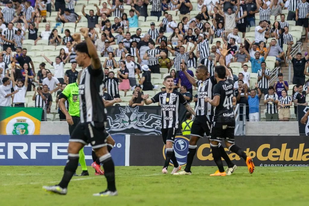 CE – FORTALEZA – 02/03/2025 – CEARENSE 2025, MARACANA X CEARA – Marlon jogador do Ceara comemora seu gol durante partida contra o Maracana no estadio Arena Castelao pelo campeonato Cearense 2025. Foto: Lucas Emanuel/AGIF