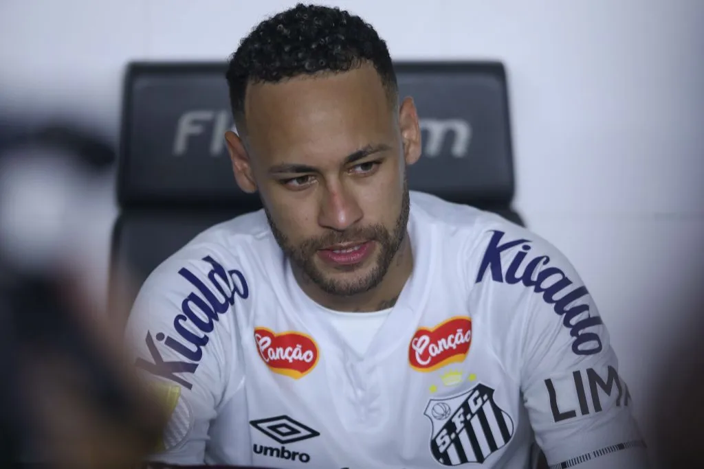 SP – SANTOS – 05/02/2025 – PAULISTA 2025, SANTOS X BOTAFOGO-SP – Neymar Jr. jogador do Santos durante aquecimento antes da partida contra o Botafogo-SP no estadio Vila Belmiro pelo campeonato Paulista 2025. Foto: Reinaldo Campos/AGIF