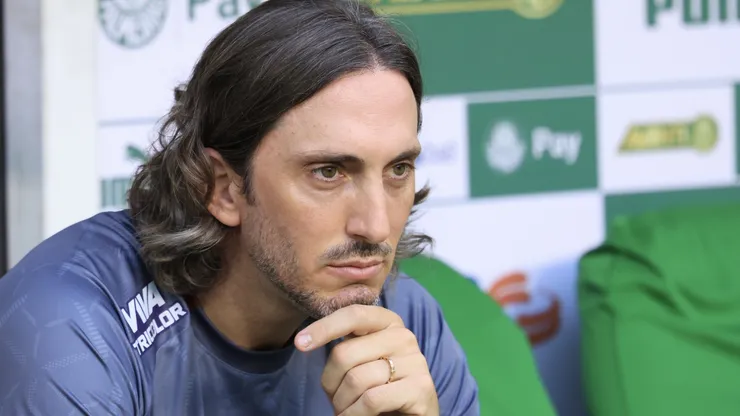 Luis Zubeldia técnico do São Paulo durante partida contra o Palmeiras no estádio Arena Allianz Parque pelo campeonato Paulista 2025. Foto: Marcello Zambrana/AGIF
