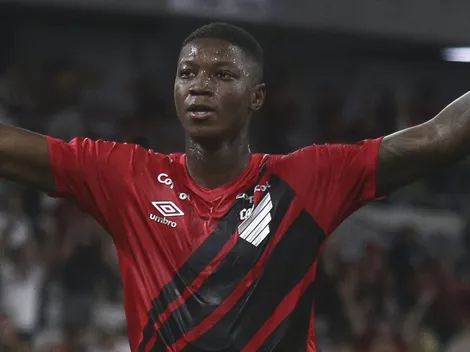 Barbieri toma decisão nos bastidores sobre Matheus Babi no Athletico-PR