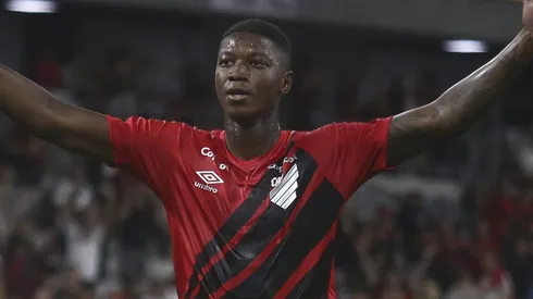 Matheus Babi durante confronto contra o Rio Branco no Campeonato Paranaense de 2025.
