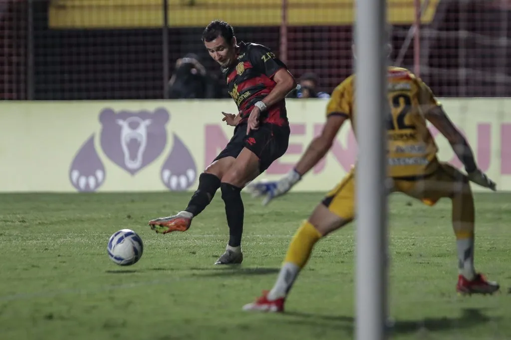 Pablo jogador do Sport durante partida contra o Decisão no estádio Ilha do Retiro pelo campeonato Pernambucano 2025. Foto: Rafael Vieira/AGIF