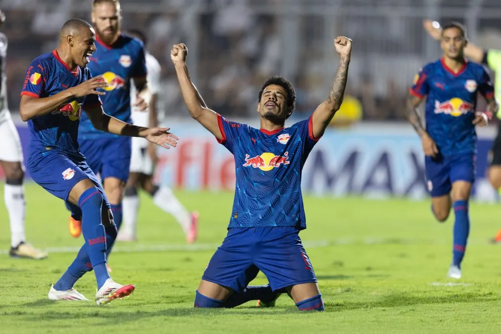 Lucas Evangelista comemorando gol durante partida contra o Ponte Preta no Campeonato Paulista de 2025. Foto: Diogo Reis/AGIF