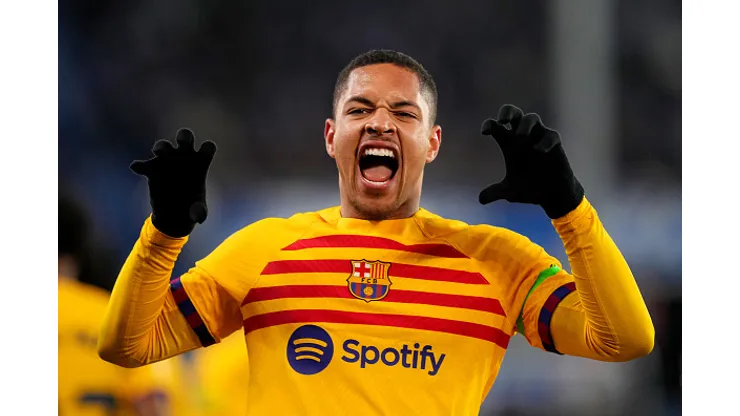 Vitor Roque comemorando gol pelo Barcelona