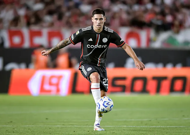 Rodrigo Villagra jogando no River Plate-ARG –  (Photo by Marcelo Endelli/Getty Images)