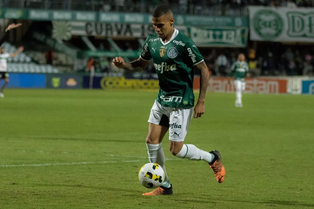 Gustavo Garcia jogador do Palmeiras durante partida contra o Coritiba pelo campeonato Brasileiro A 2022. Foto: Robson Mafra/AGIF