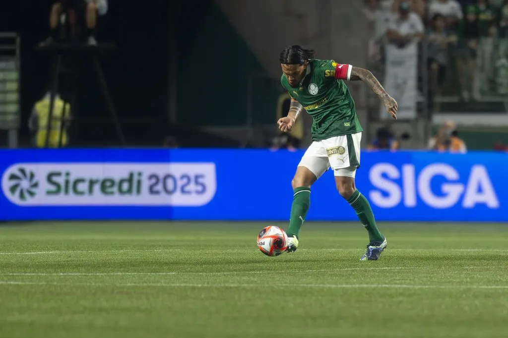 Gustavo Gómez jogador do Palmeiras durante partida contra o Corinthians na Arena Allianz Parque pelo campeonato Paulista 2025. Foto: Anderson Romao/AGIF