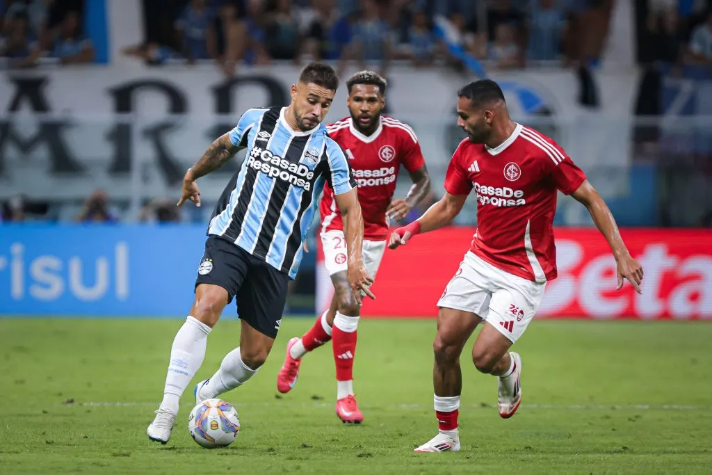 Joao Pedro jogador do Grêmio durante partida contra o Internacional no pelo campeonato Gaúcho 2025. Foto: Maxi Franzoi/AGIF