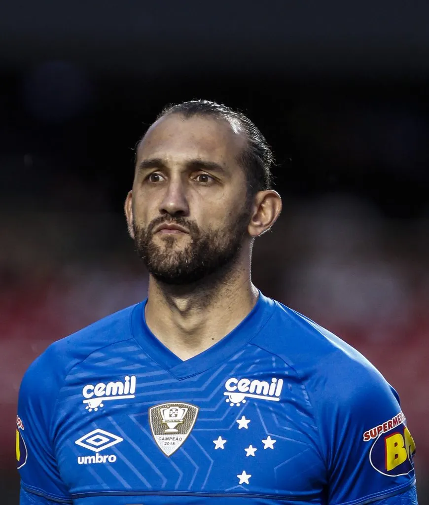 SAO PAULO, BRAZIL – NOVEMBER 18: Hernan Barcos of Cruzeiro looks on before a match between Sao Paulo and Cruzeiro for the Brasileirao Series A 2018 at at Morumbi Stadium on November 18, 2018 in Sao Paulo, Brazil. (Photo by Miguel Schincariol/Getty Images)
