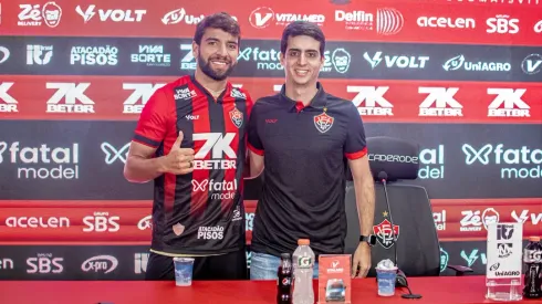 Pepê foi apresentado pelo diretor de futebol Manoel Tanajura Neto. Foto: Victor Ferreira/EC Vitória