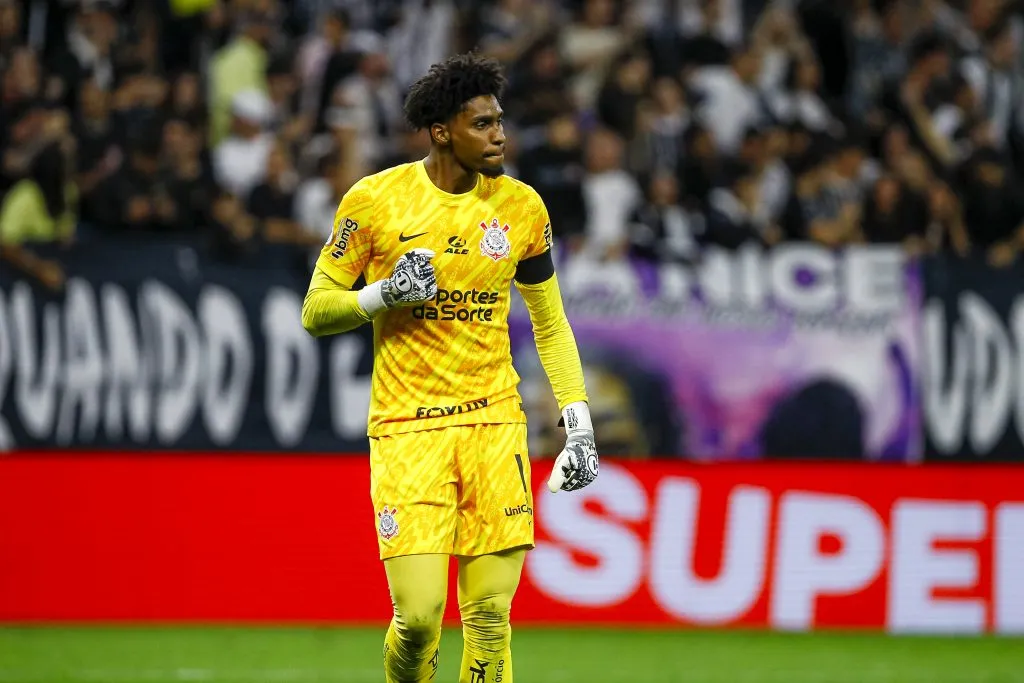SP – SAO PAULO – 03/12/2024 – BRASILEIRO A 2024, CORINTHIANS X BAHIA – Hugo Souza jogador do Corinthians durante partida contra o Bahia no estadio Arena Corinthians pelo campeonato Brasileiro A 2024. Foto: Marco Miatelo/AGIF