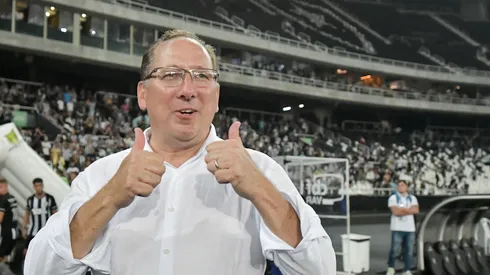 John Textor dono do Botafogo durante partida contra o Fortaleza no estádio Engenhão pelo campeonato BRASILEIRO A 2023. Foto: Thiago Ribeiro/AGIF