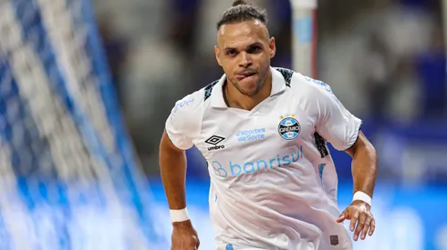 Braithwaite jogador do Gremio comemora seu gol durante partida contra o Cruzeiro no estadio Mineirao pelo campeonato Brasileiro A 2024.