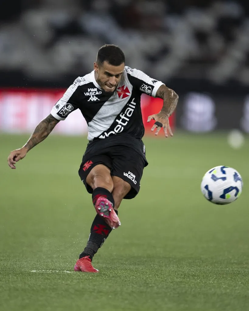 RJ – RIO DE JANEIRO – 05/03/2025 – COPA DO BRASIL 2025, NOVA IGUACU X VASCO – Coutinho jogador do Vasco durante partida contra o Nova Iguacu no estadio Engenhao pelo campeonato Copa Do Brasil 2025. Foto: Jorge Rodrigues/AGIF