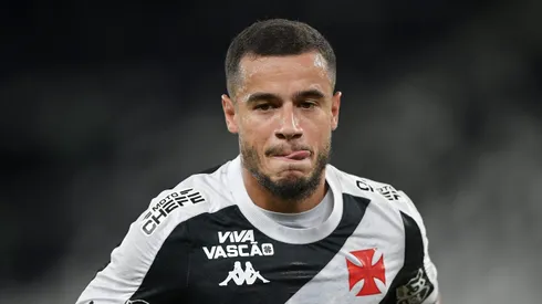 RJ - RIO DE JANEIRO - 05/03/2025 - COPA DO BRASIL 2025, NOVA IGUACU X VASCO - Coutinho jogador do Vasco durante partida contra o Nova Iguacu no estadio Engenhao pelo campeonato Copa Do Brasil 2025. Foto: Thiago Ribeiro/AGIF