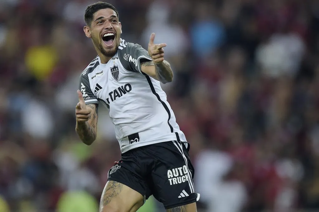 RJ – RIO DE JANEIRO – 29/11/2023 – BRASILEIRO A 2023, FLAMENGO X ATLETICO-MG – Rubens jogador do Atletico-MG comemora seu gol durante partida contra o Flamengo no estadio Maracana pelo campeonato Brasileiro A 2023. Foto: Alexandre Loureiro/AGIF