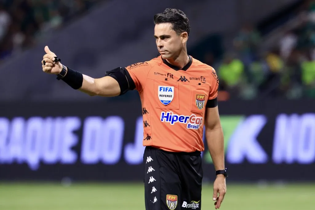 Flávio Rodrigues de Souza apitará o Choque-Rei – Foto: Marcello Zambrana/AGIF.