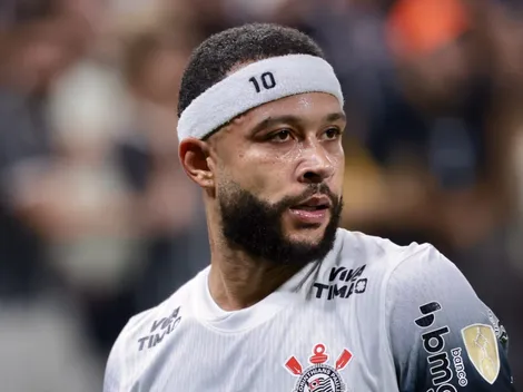 Clima tenso no Corinthians é exposto e Memphis Depay tem discussão com zagueiro
