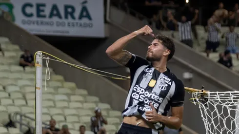 Pedro Raul jogador do Ceará comemora seu gol durante partida contra o Maracanã no estádio Arena Castelão pelo campeonato Cearense 2025. Foto: Lucas Emanuel/AGIF