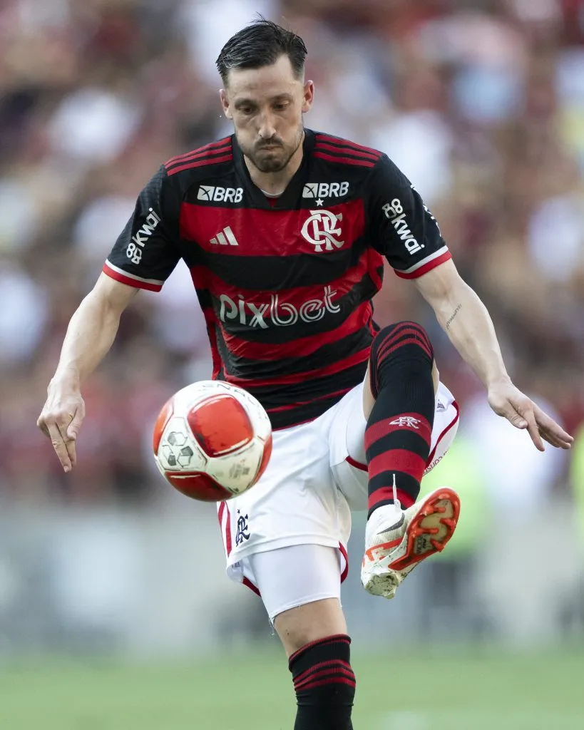 RJ – RIO DE JANEIRO – 02/03/2024 – CARIOCA 2024, FLAMENGO X MADUREIRA – Mathias Vina jogador do Flamengo durante partida contra o Madureira no estadio Maracana pelo campeonato Carioca 2024. Foto: Jorge Rodrigues/AGIF