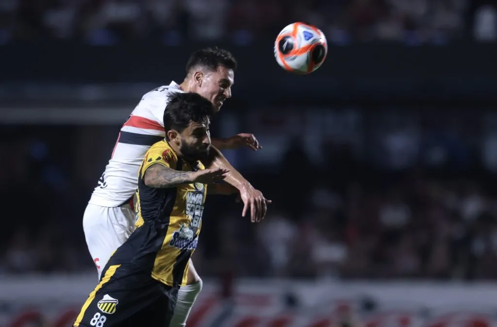 Cedric Soares jogador do Sao Paulo durante partida contra o Novorizontino no estadio Morumbi pelo campeonato Paulista 2025. Foto: Marcello Zambrana/AGIF