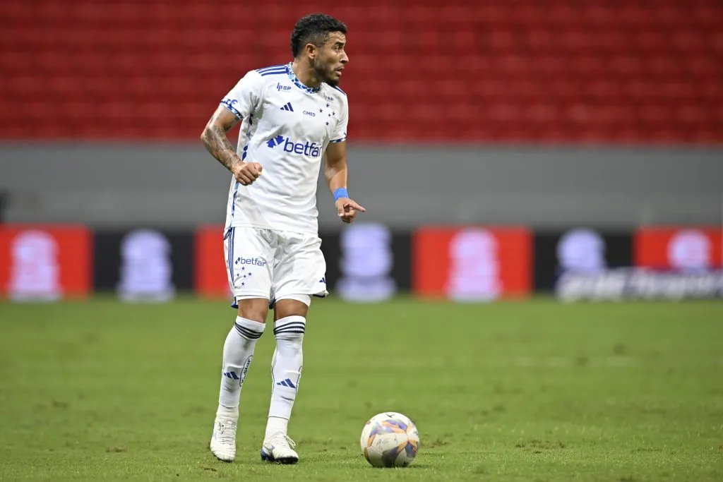 William jogador do Cruzeiro durante partida contra o Athletic Club pelo campeonato Mineiro 2025. Foto: Mateus Bonomi/AGIF