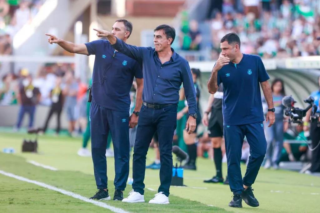 Gustavo Quinteros técnico do Grêmio durante partida contra o Juventude pelo campeonato Gaúcho 2025. Foto: Luiz Erbes/AGIF