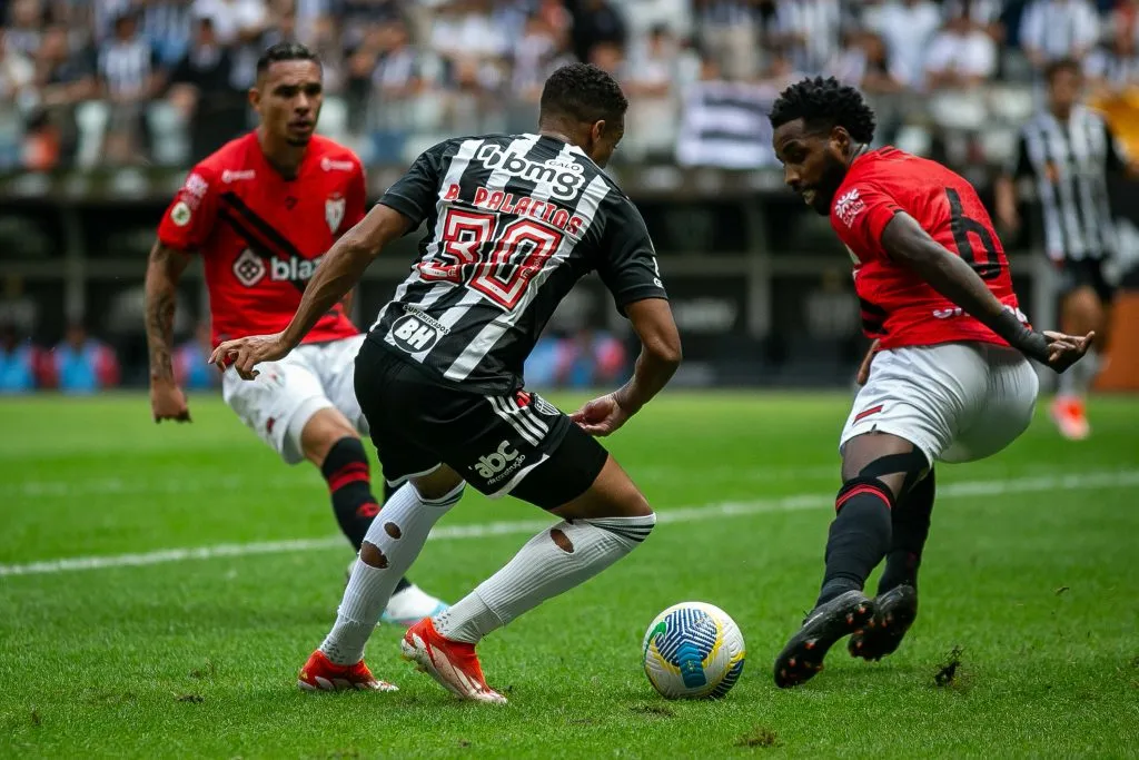 Brahian Palacios jogador do Atlético-MG durante partida contra o Atletico-GO pelo campeonato Brasileiro A 2024. Foto: Fernando Moreno/AGIF