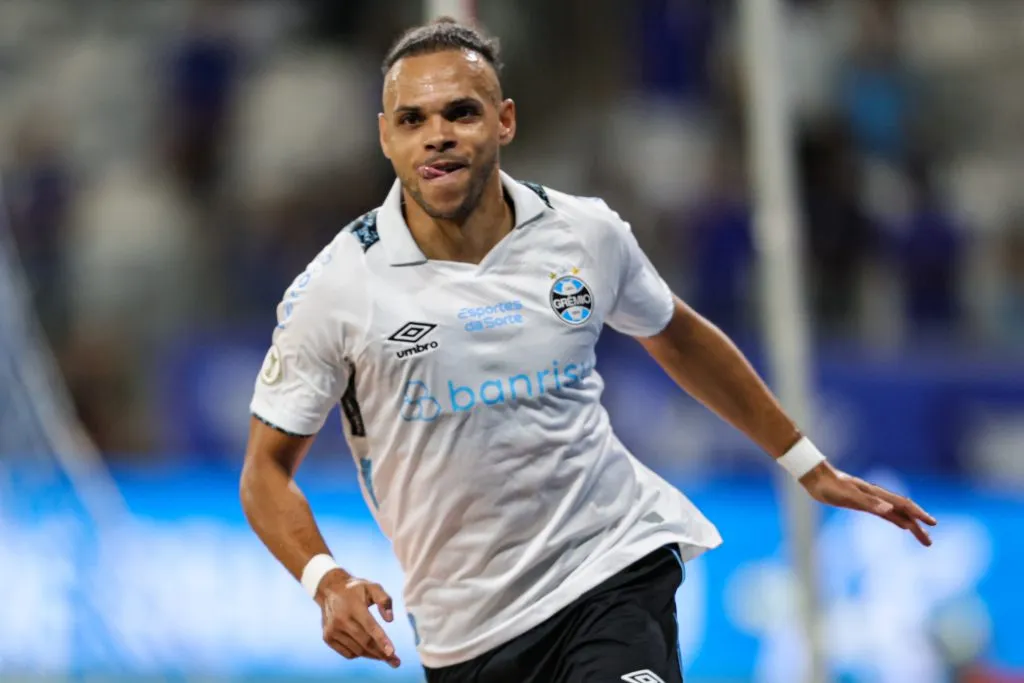 Braithwaite comemorando gol durante partida contra o Cruzeiro no Campeonato Brasileiro de 2024. Foto: Gilson Lobo/AGIF