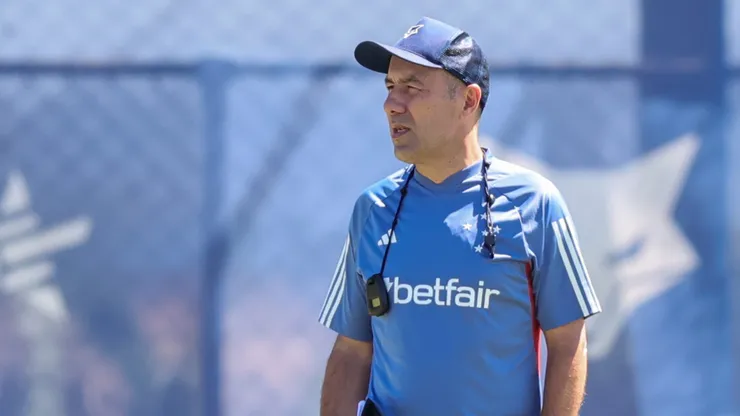 MG - BELO HORIZONTE - 27/02/2025 - CRUZEIRO, TREINO - Leonardo Jardim tecnico do Cruzeiro durante treino no Centro de Treinamento CT Toca II. Foto: Gilson Lobo/AGIF