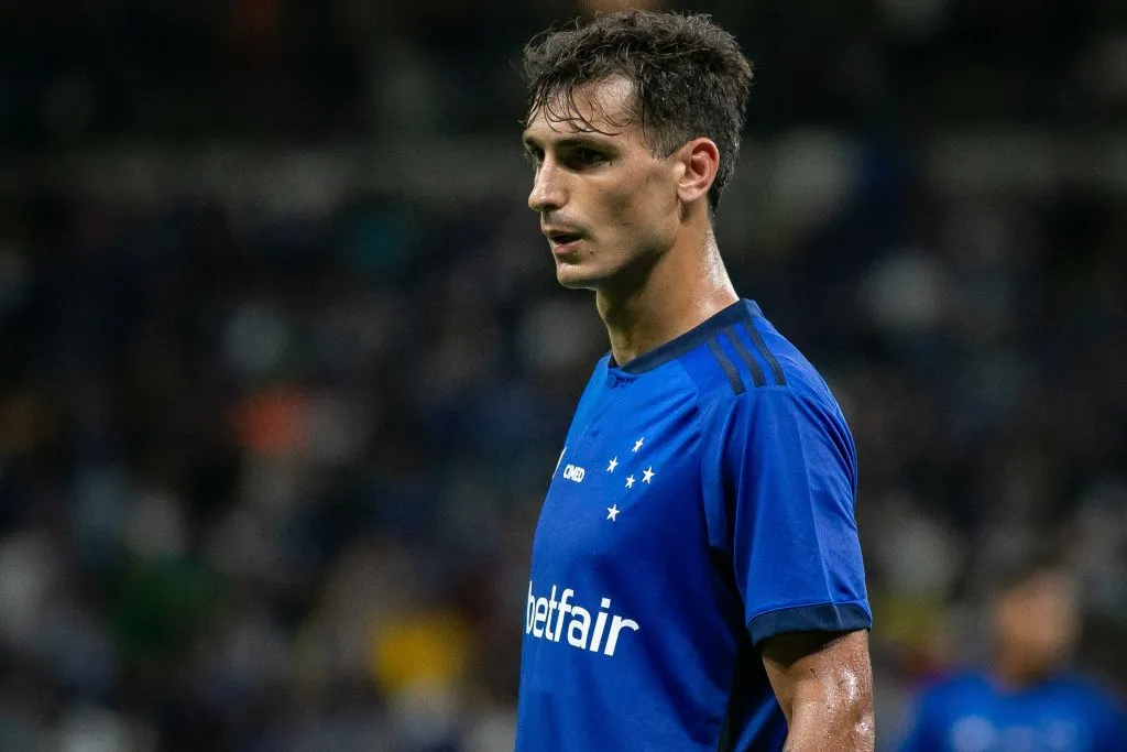 MG – BELO HORIZONTE – 15/02/2024 – MINEIRO 2024, CRUZEIRO X AMERICA-MG – Juan Dinenno jogador do Cruzeiro durante partida contra o America-MG no estadio Mineirao pelo campeonato Mineiro 2024. Foto: Fernando Moreno/AGIF
