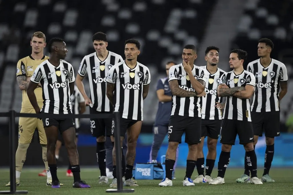 Jogadores do Botafogo apos partida contra o Racing no estadio Engenhao pela decisao do campeonato Recopa Sul-americana 2025. Foto: Jorge Rodrigues/AGIF