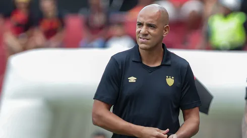 Pepa tecnico do Sport durante partida contra o Santa Cruz no estadio Ilha do Retiro pelo campeonato Pernambucano 2025. Foto: Rafael Vieira/AGIF